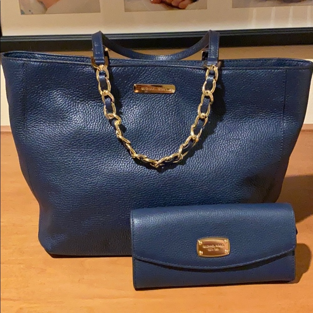 BNWT Michael Kors Navy leather shoulder bag